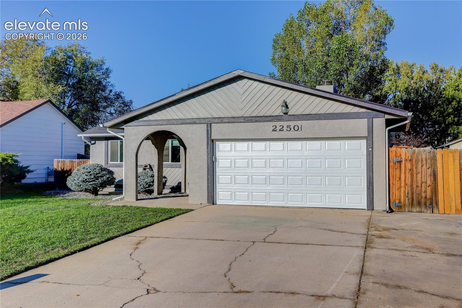 Listing photo 20 for 2250 Heathercrest Drive