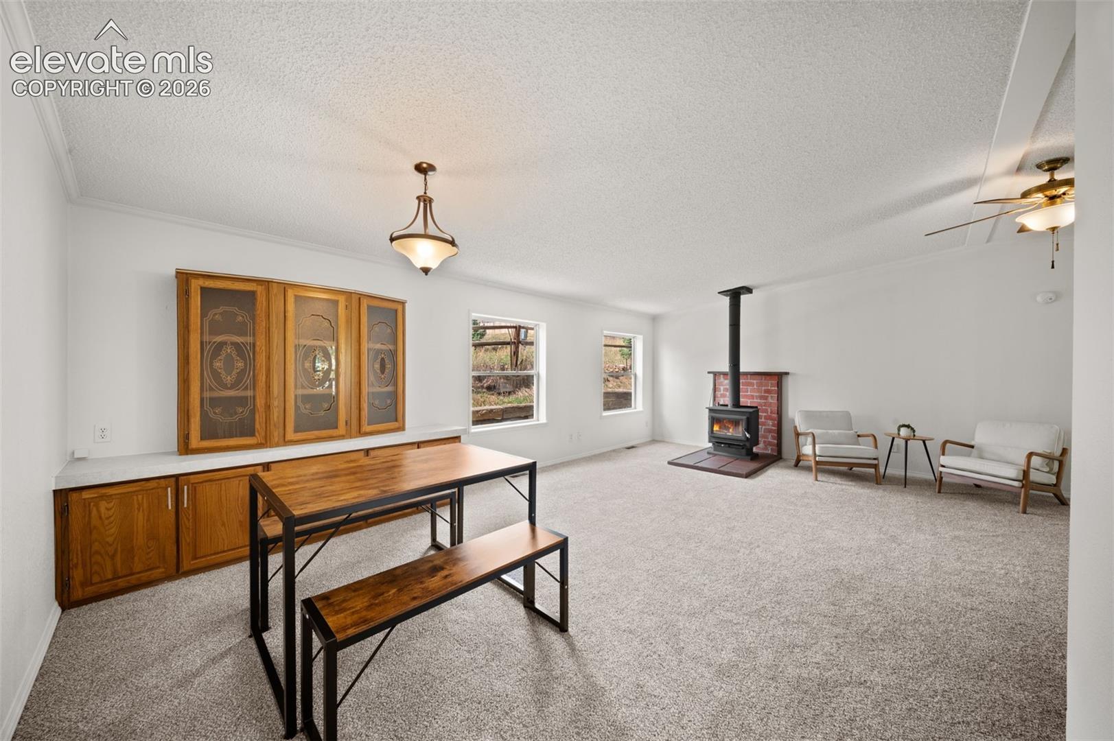 Listing photo 7 for 413 W Eaton Avenue