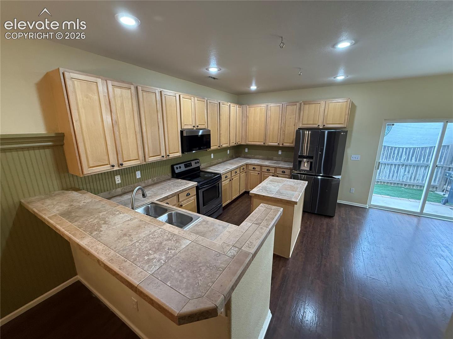 Listing photo 5 for 8309 Confluence Point