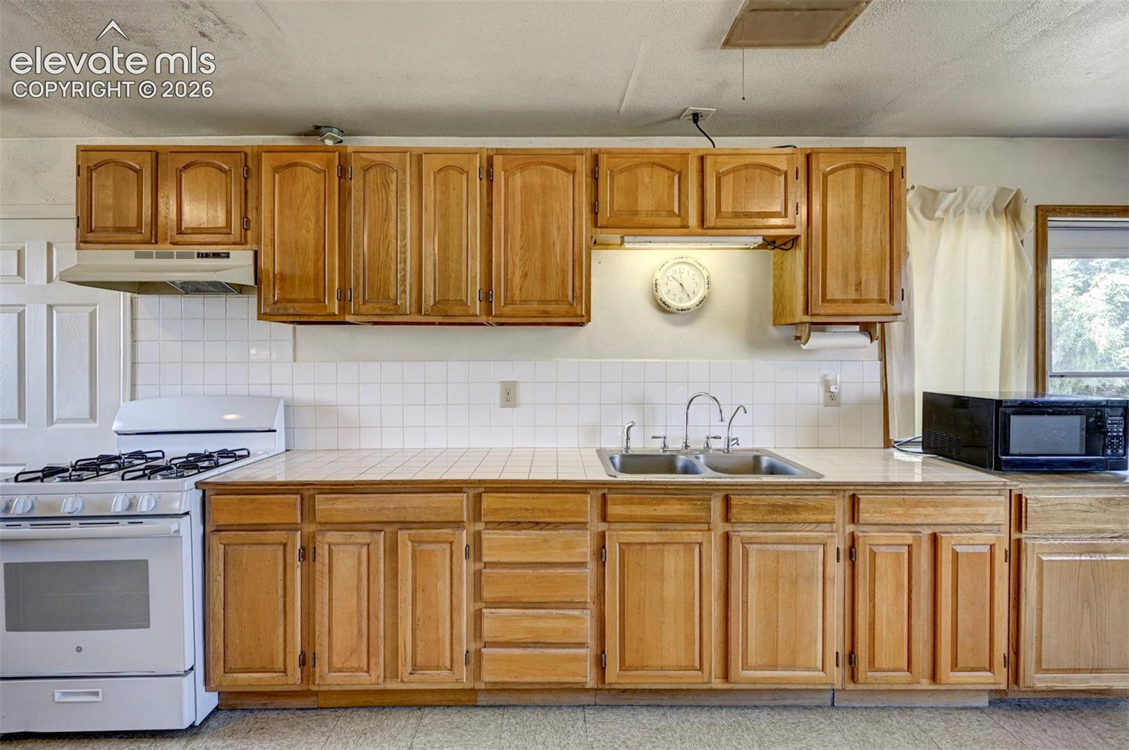 Listing photo 4 for 4125 Log Road