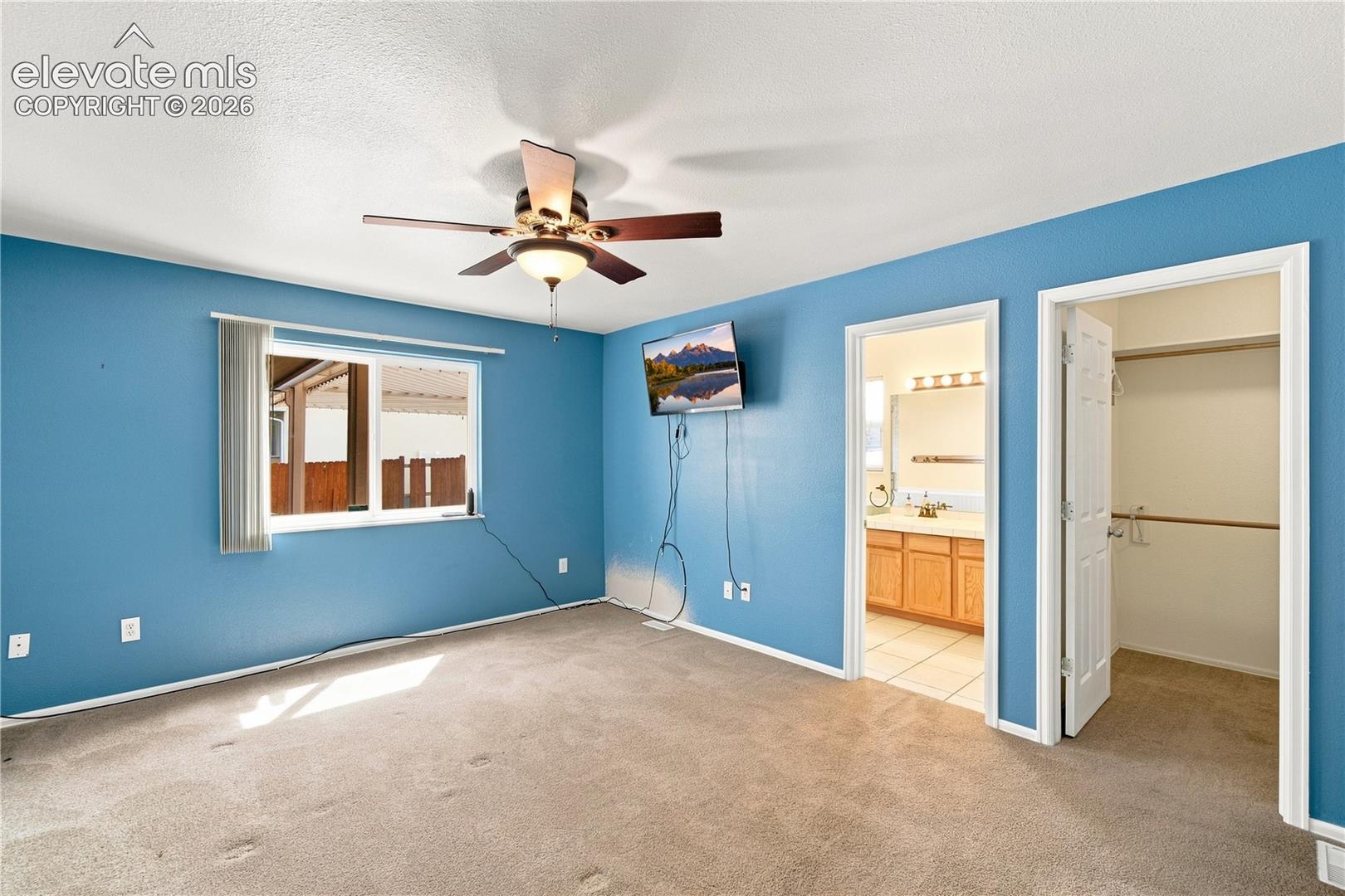 Listing photo 13 for 635 E Inca Court