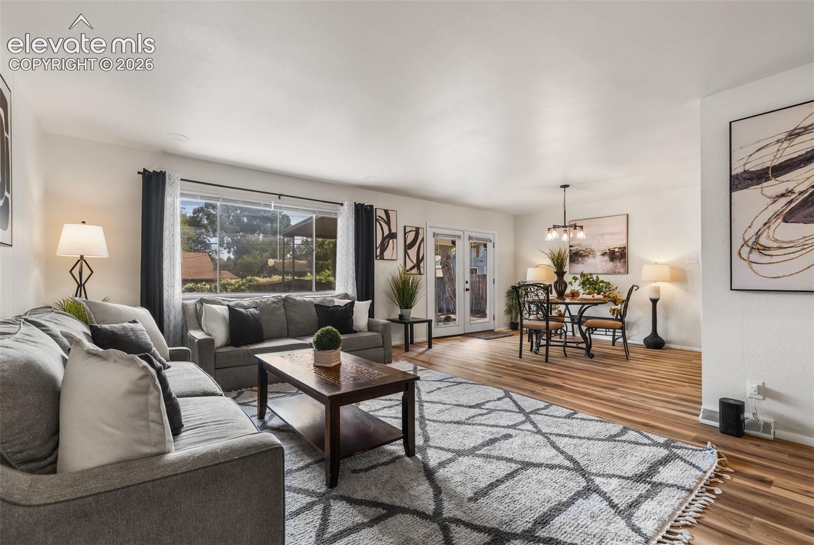 Listing photo 8 for 1818 Maplewood Drive