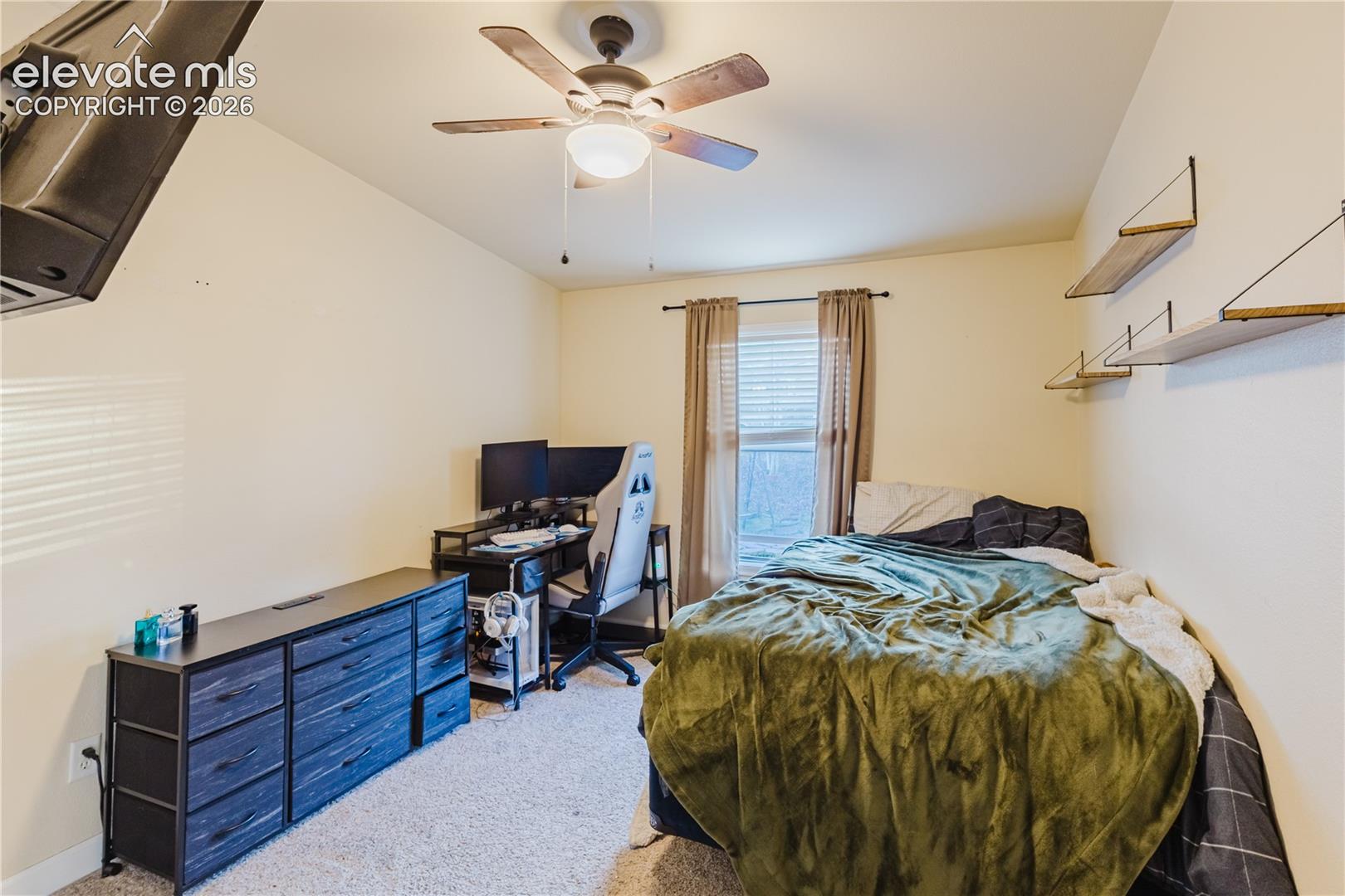Listing photo 5 for 4096 Gray Fox Heights