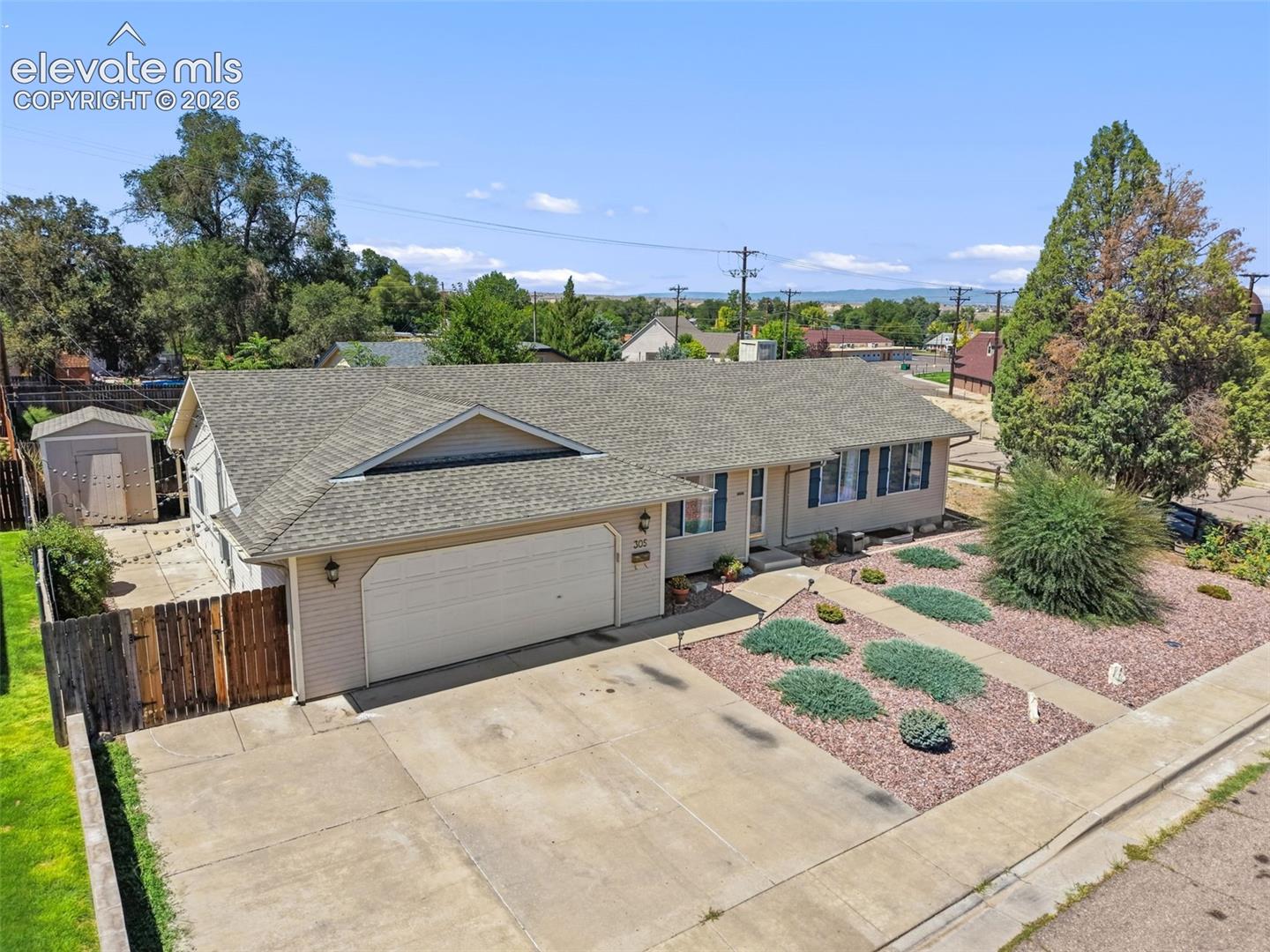 Listing photo 2 for 305 Alma Avenue