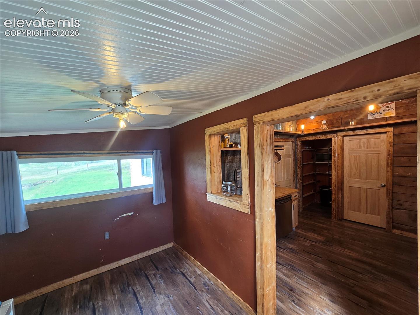 Listing photo 6 for 207 W Eaton Avenue