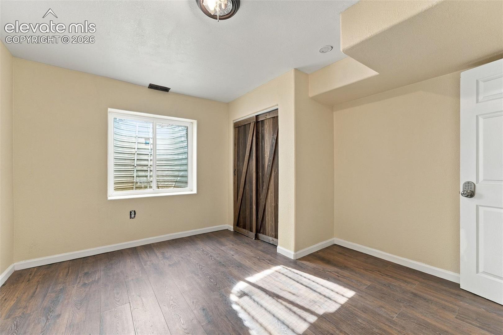 Listing photo 32 for 1385 N Challenger Drive