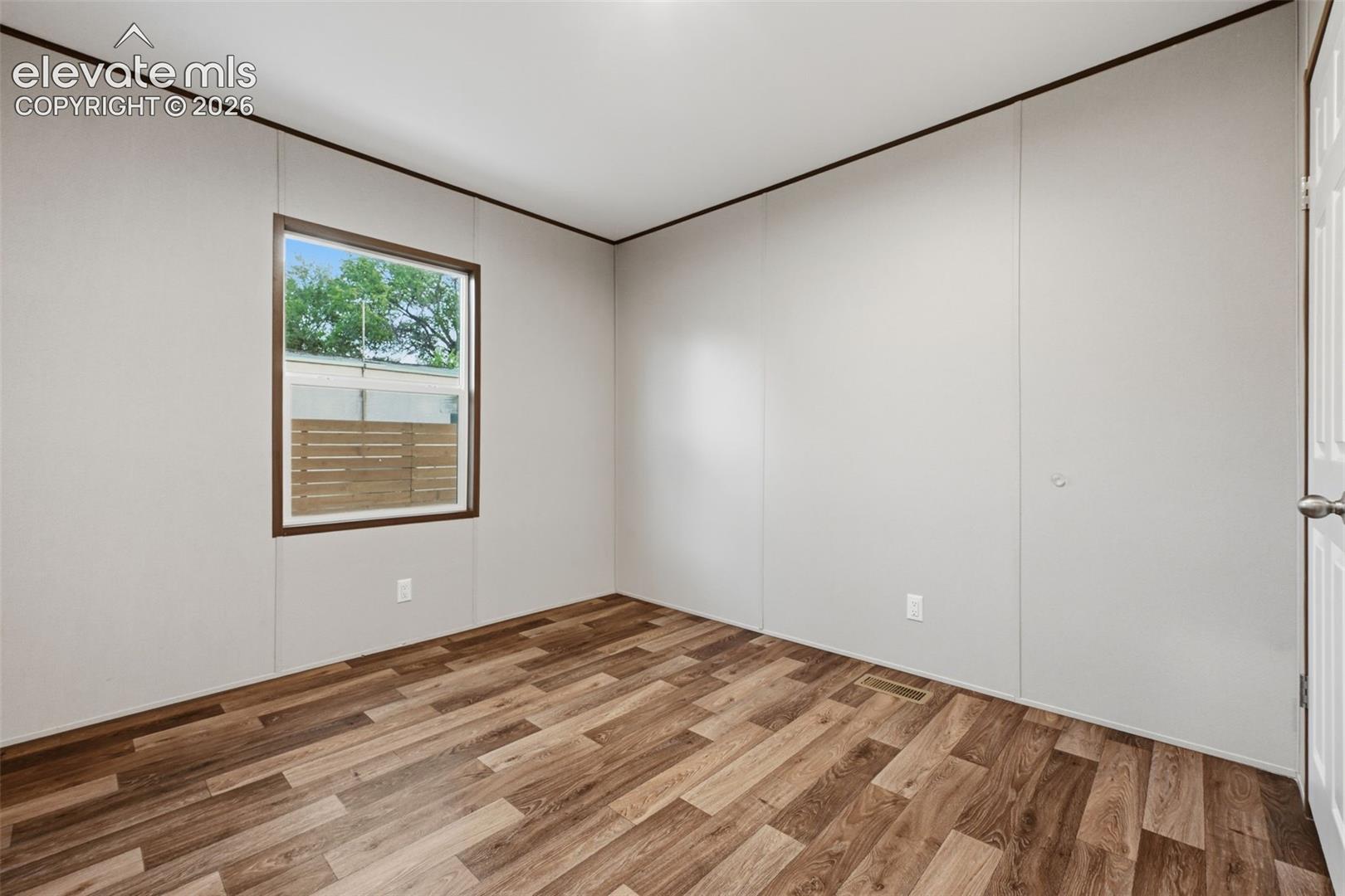 Listing photo 34 for 281 E Stewart Drive