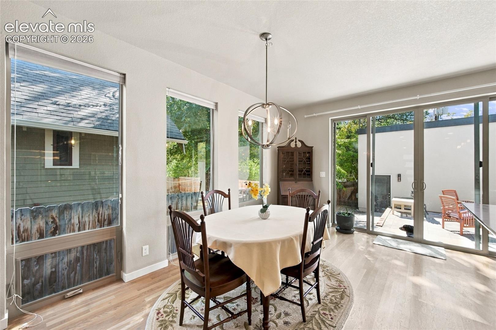 Listing photo 4 for 1317 W Colorado Avenue