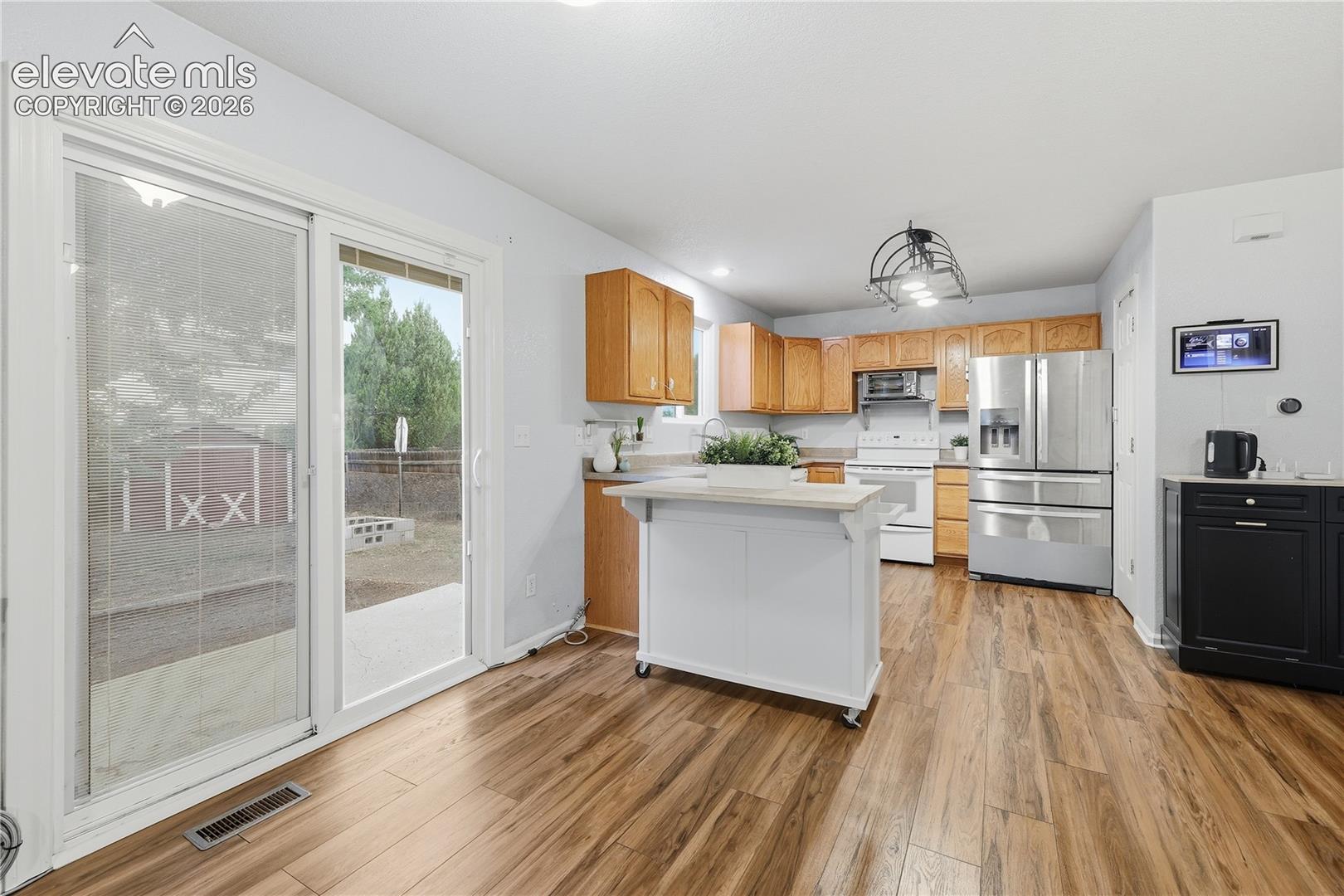 Listing photo 13 for 11015 Berry Farm Road