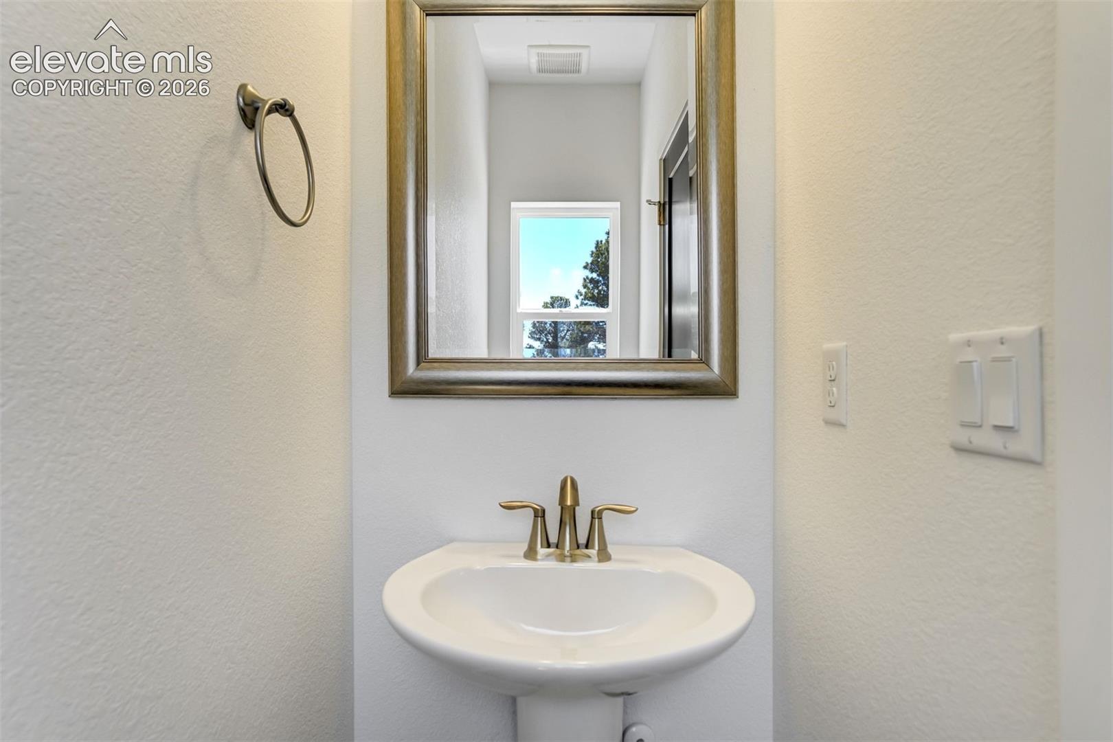 Listing photo 9 for 1897 Erin Loop