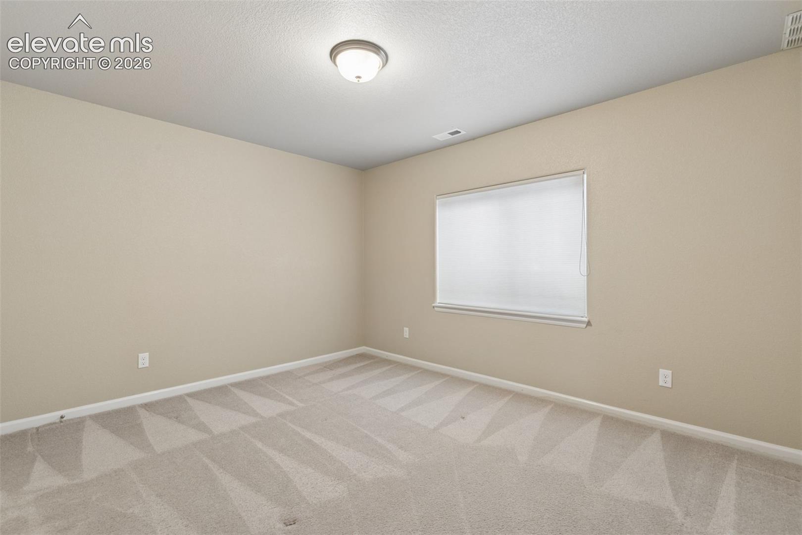 Listing photo 26 for 8042 Potentilla Grove