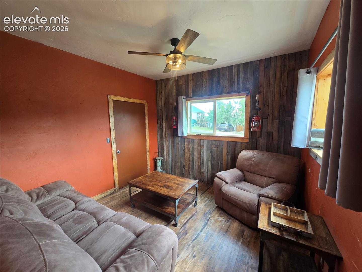 Listing photo 11 for 207 W Eaton Avenue