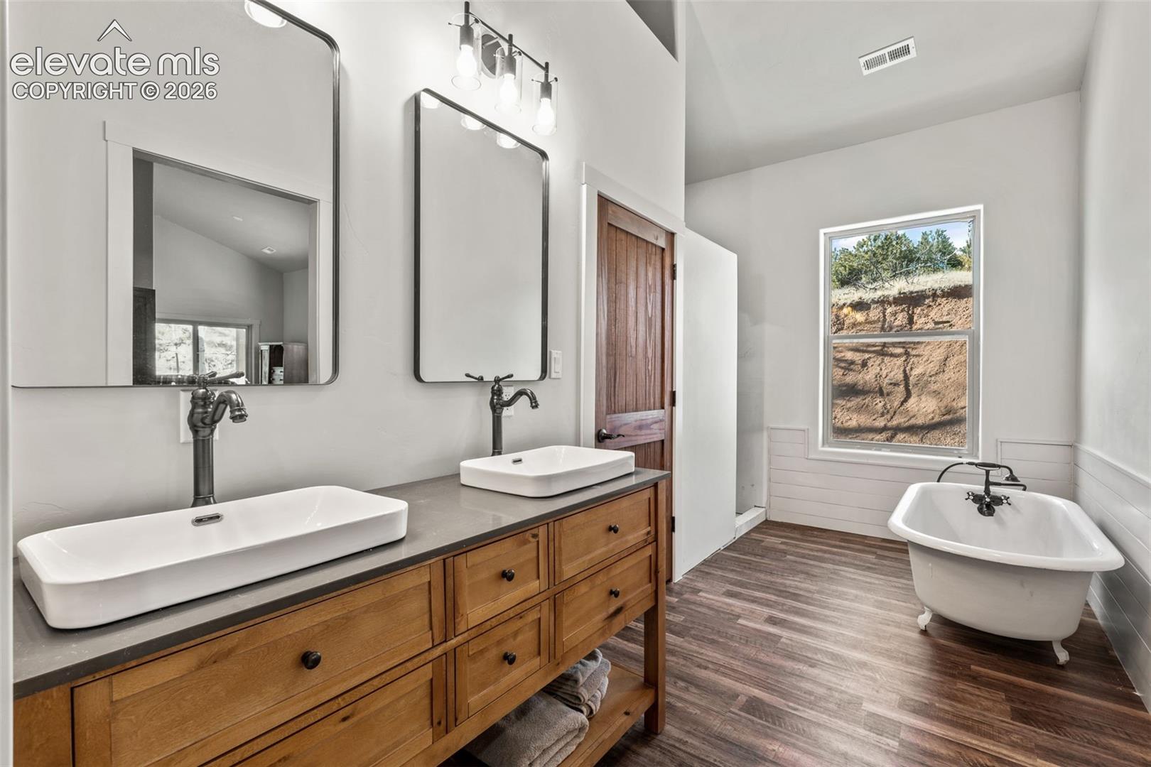 Listing photo 23 for 2270 Pikes Peak Drive