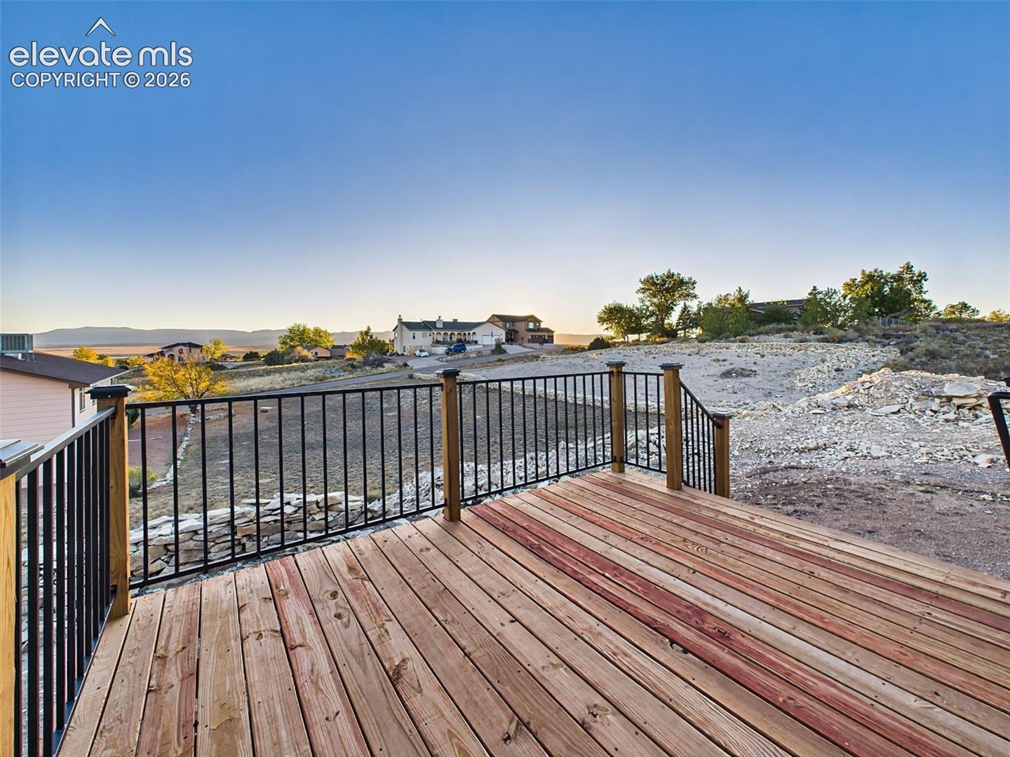 Listing photo 24 for 893 S Greenway Avenue
