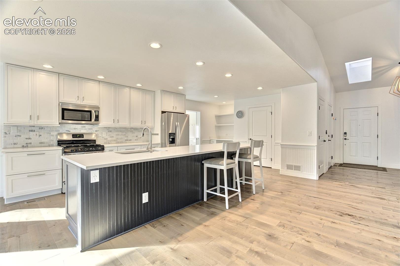 Listing photo 9 for 1825 Parkview Boulevard