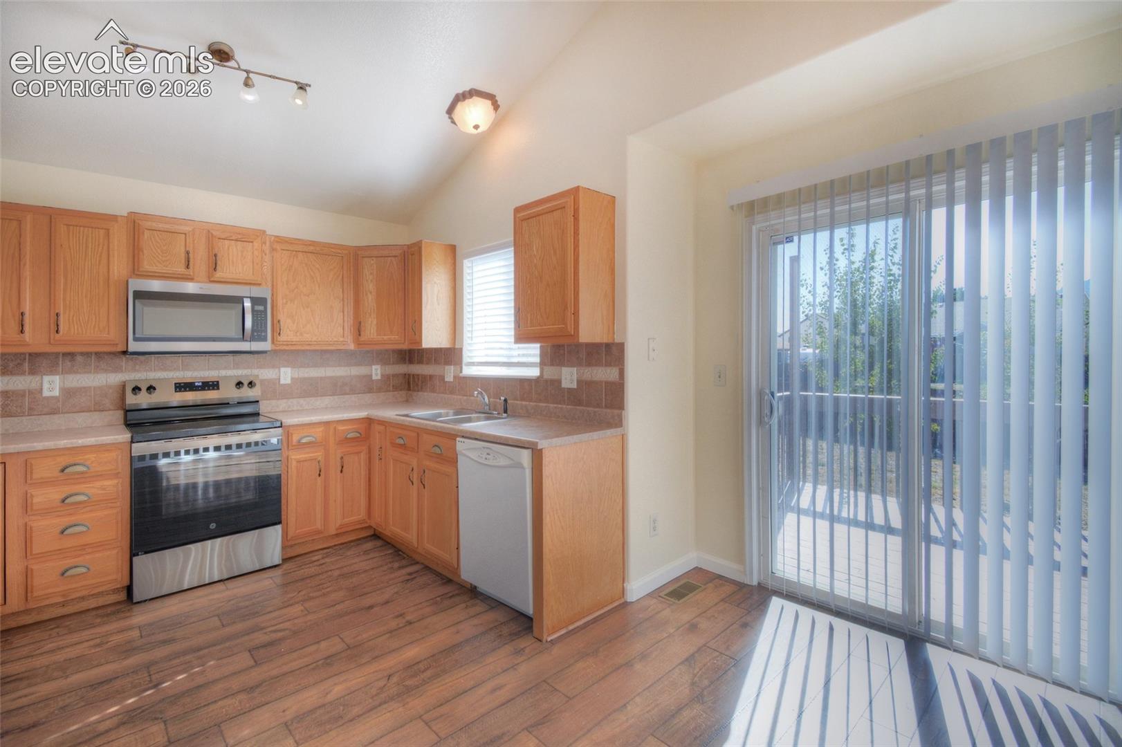 Listing photo 6 for 4820 Pathfinder Drive