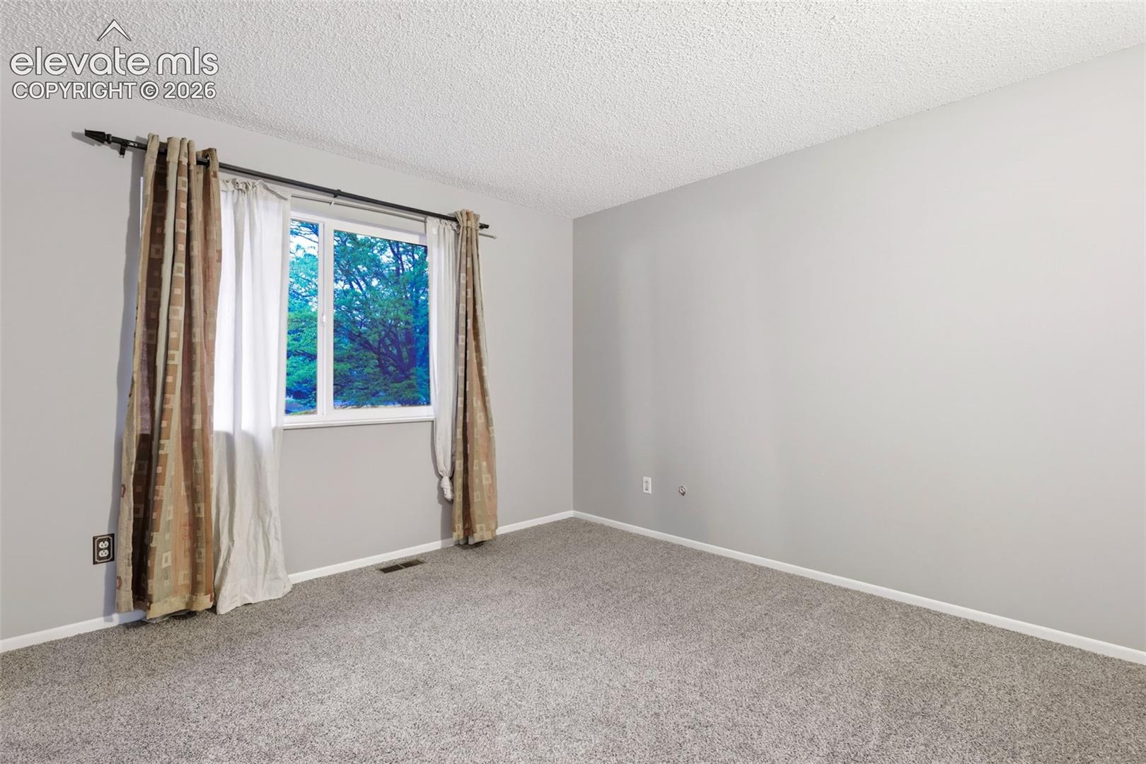 Listing photo 19 for 6973 Roaring Spring Avenue