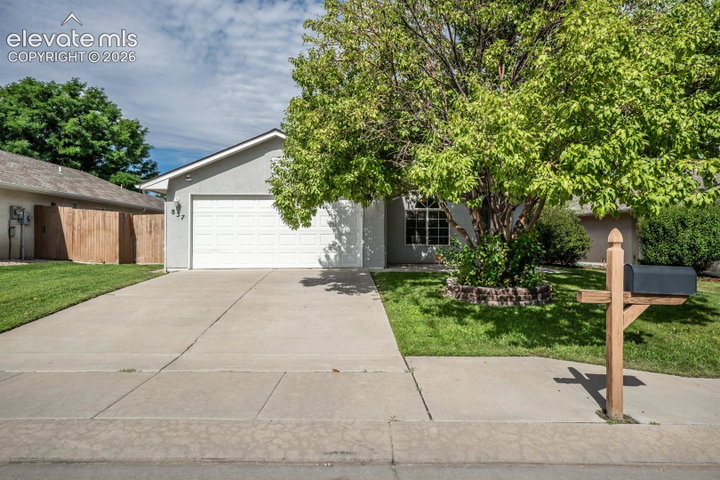 837 Ardath Lane — listing photo
