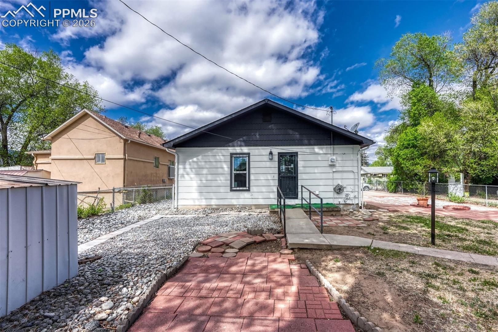 929 Arcadia Street, photo 17