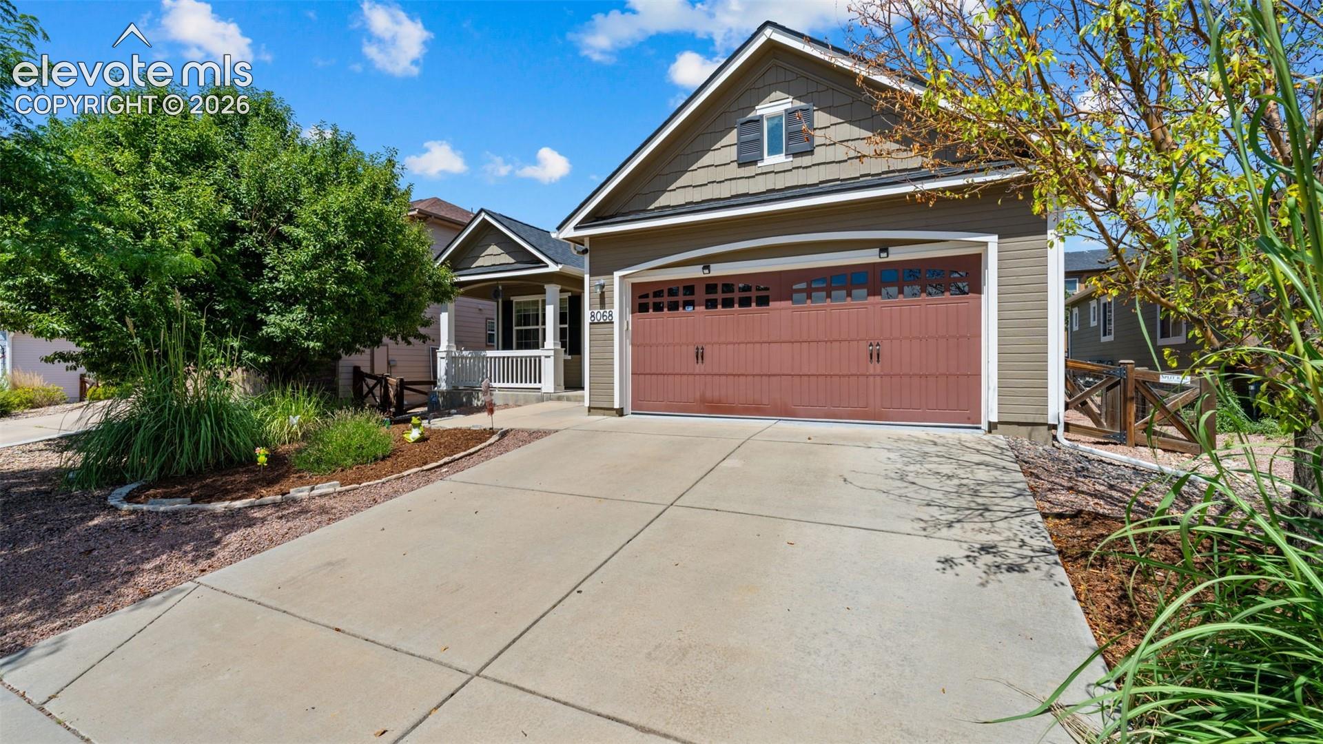 Listing photo 2 for 8068 Hollygrape Lane