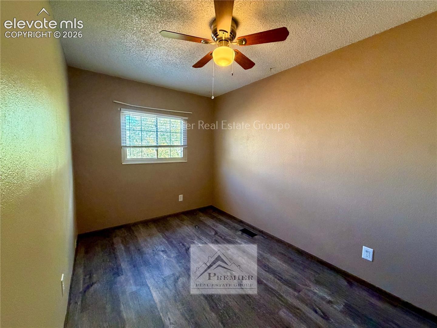 1055 Table Top Terrace, photo 9