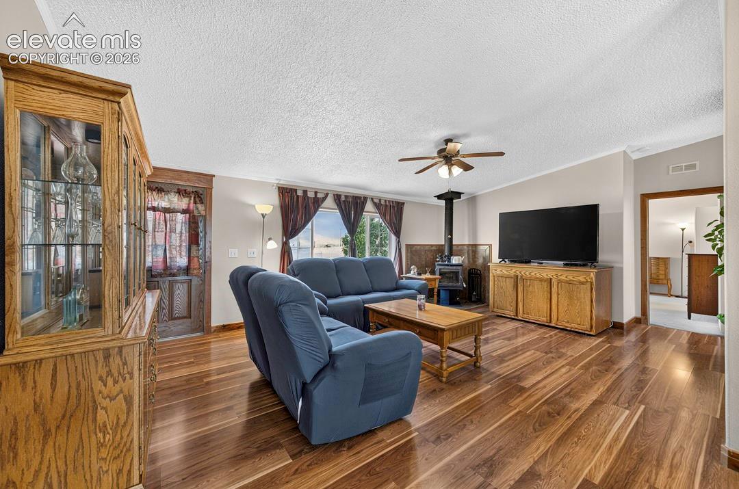 Listing photo 13 for 755 High Prairie Point