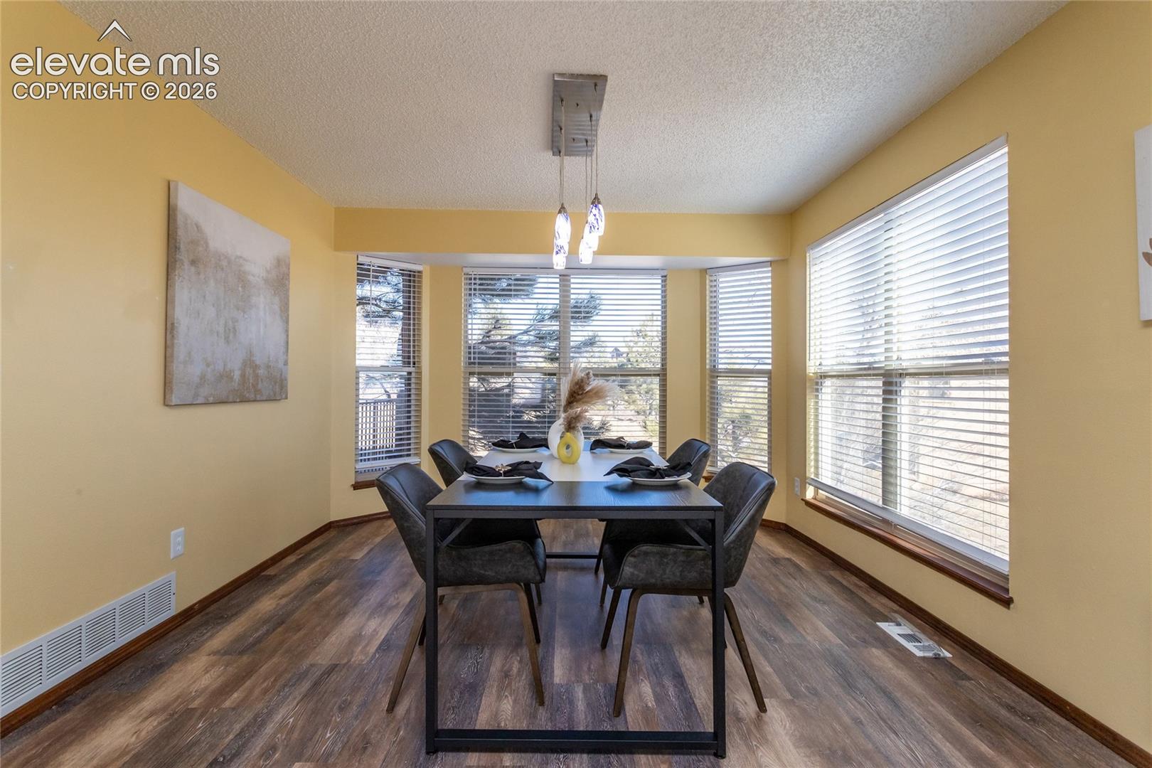 Listing photo 10 for 2690 Edenderry Drive