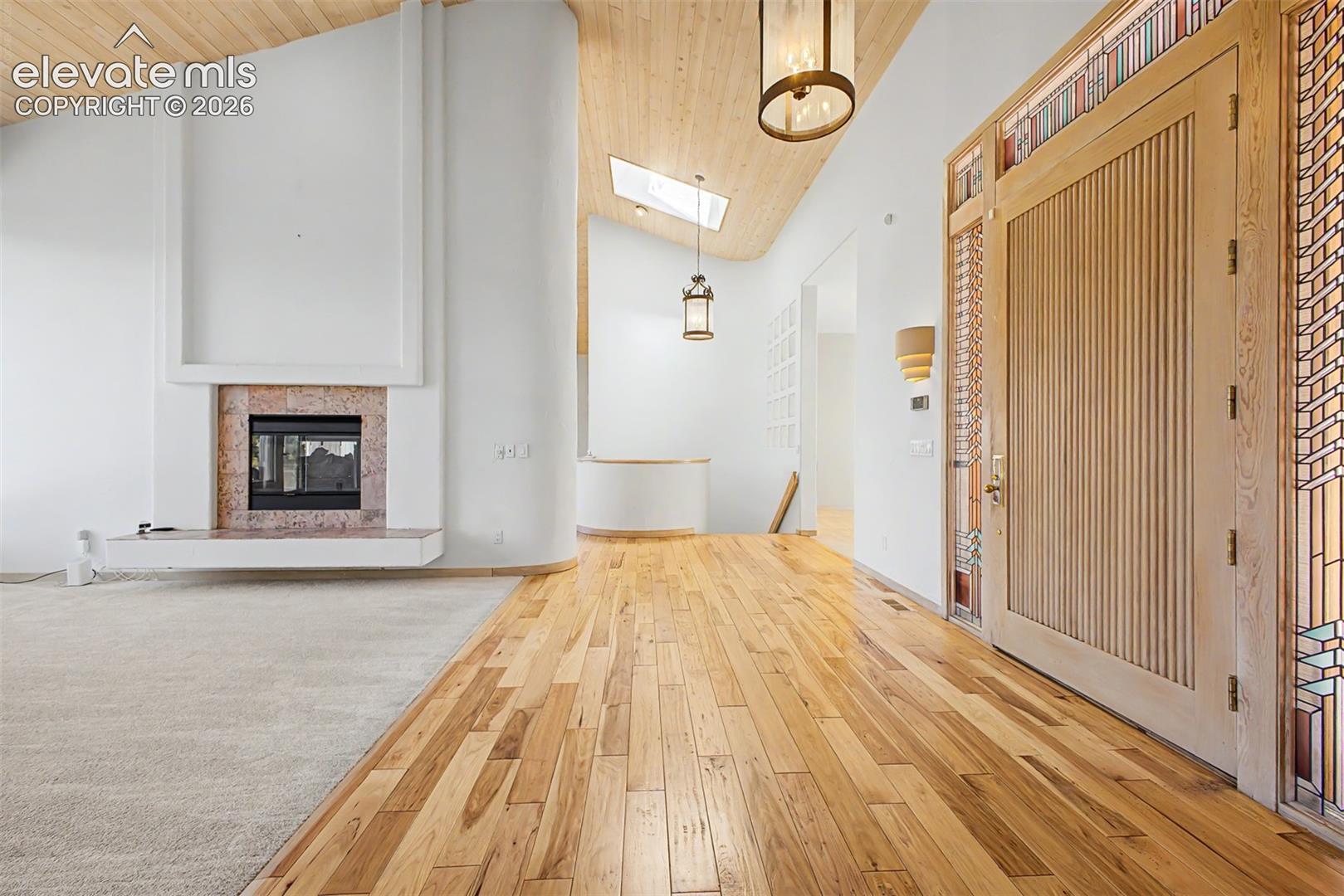 Listing photo 4 for 935 Castle Ridge Road