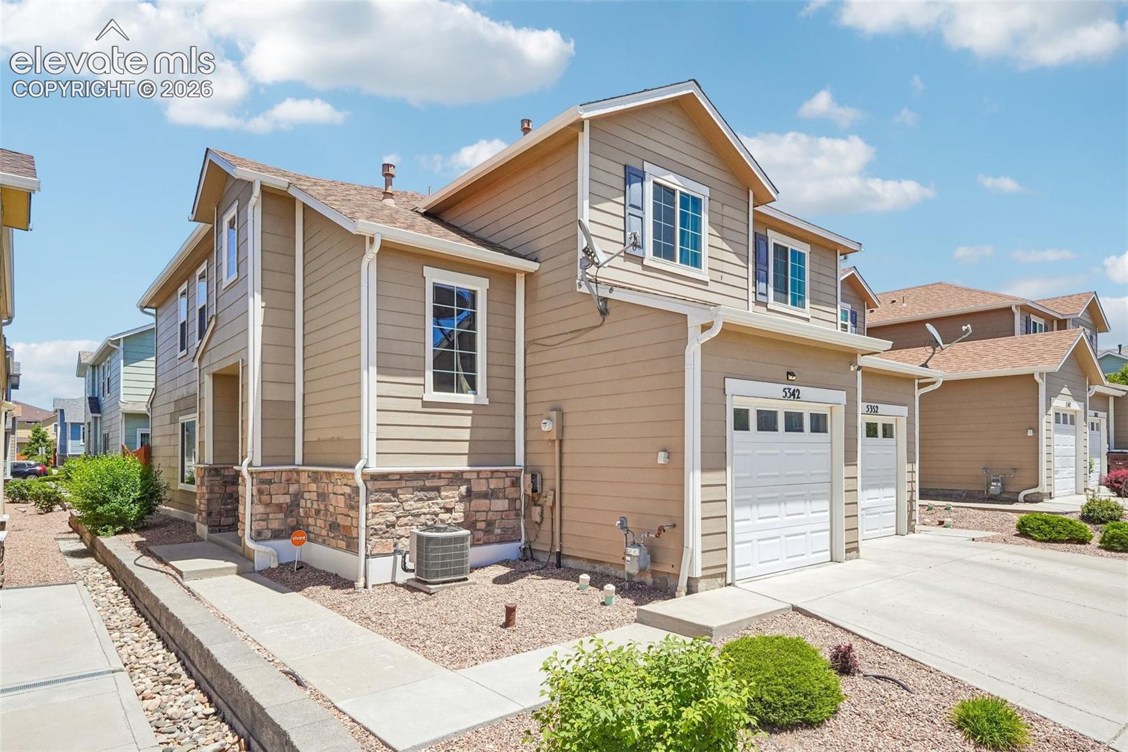 5342 Canadian Rose View