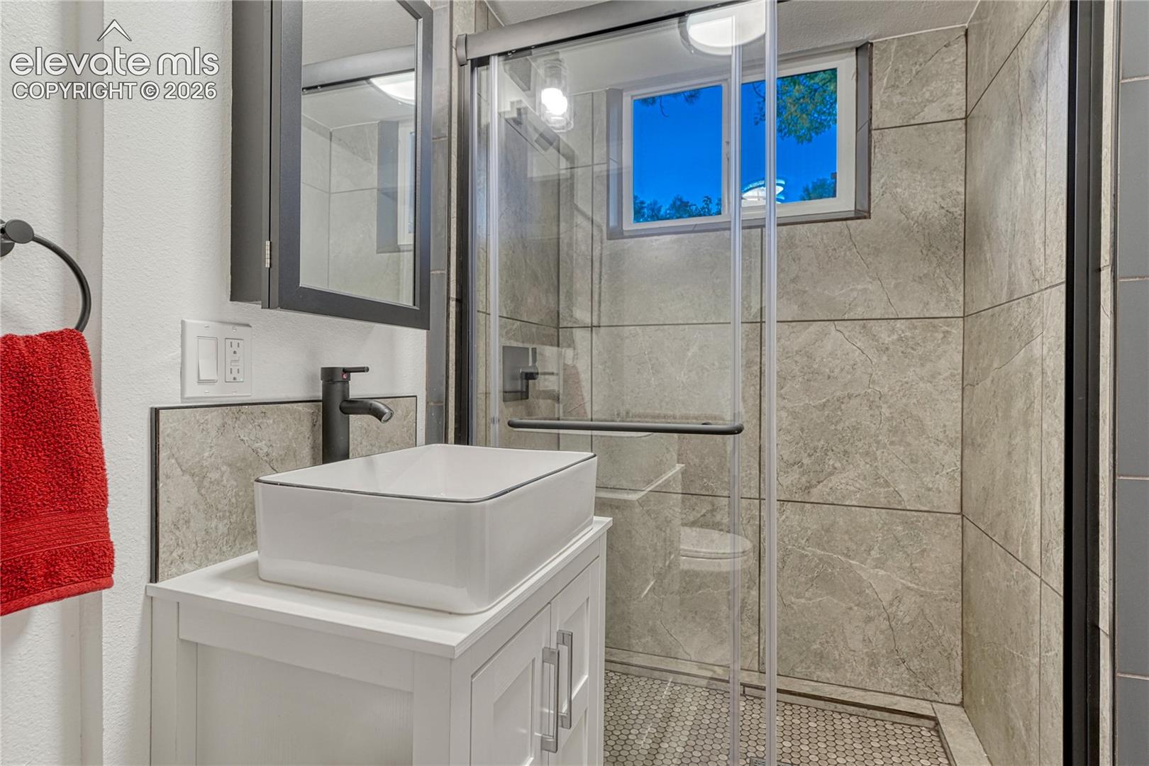 Listing photo 21 for 1221 E Madison Street