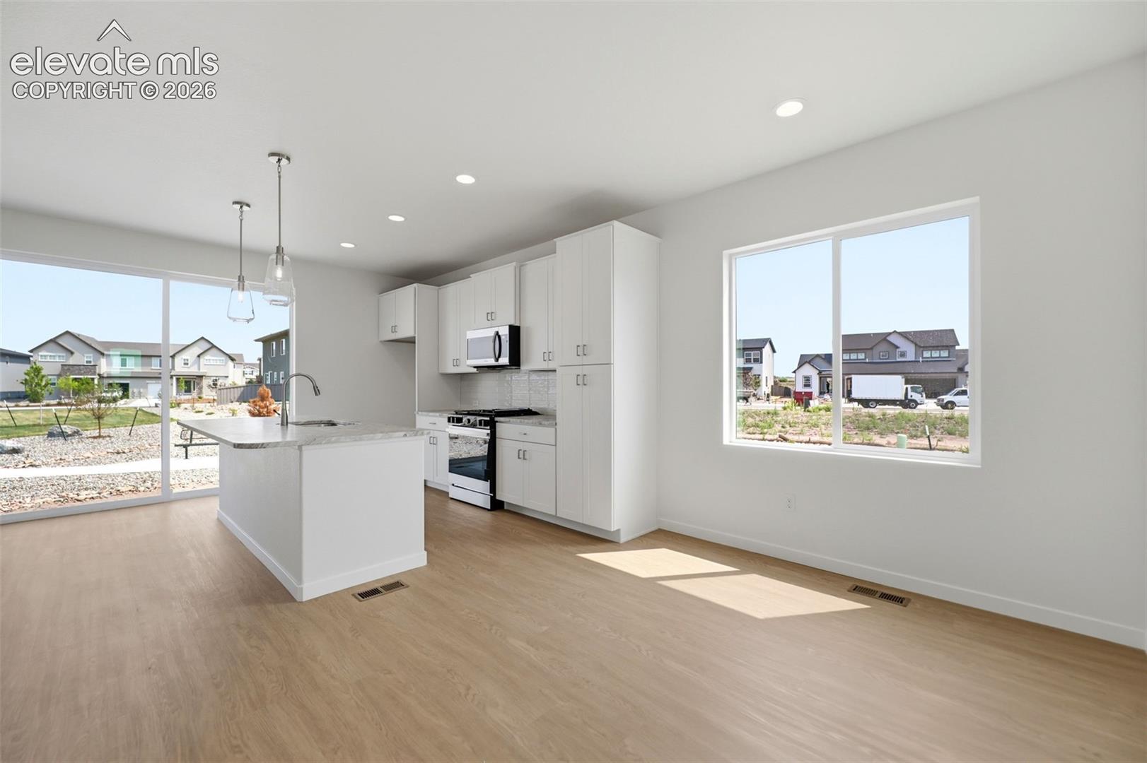 Listing photo 7 for 7968 School House Drive