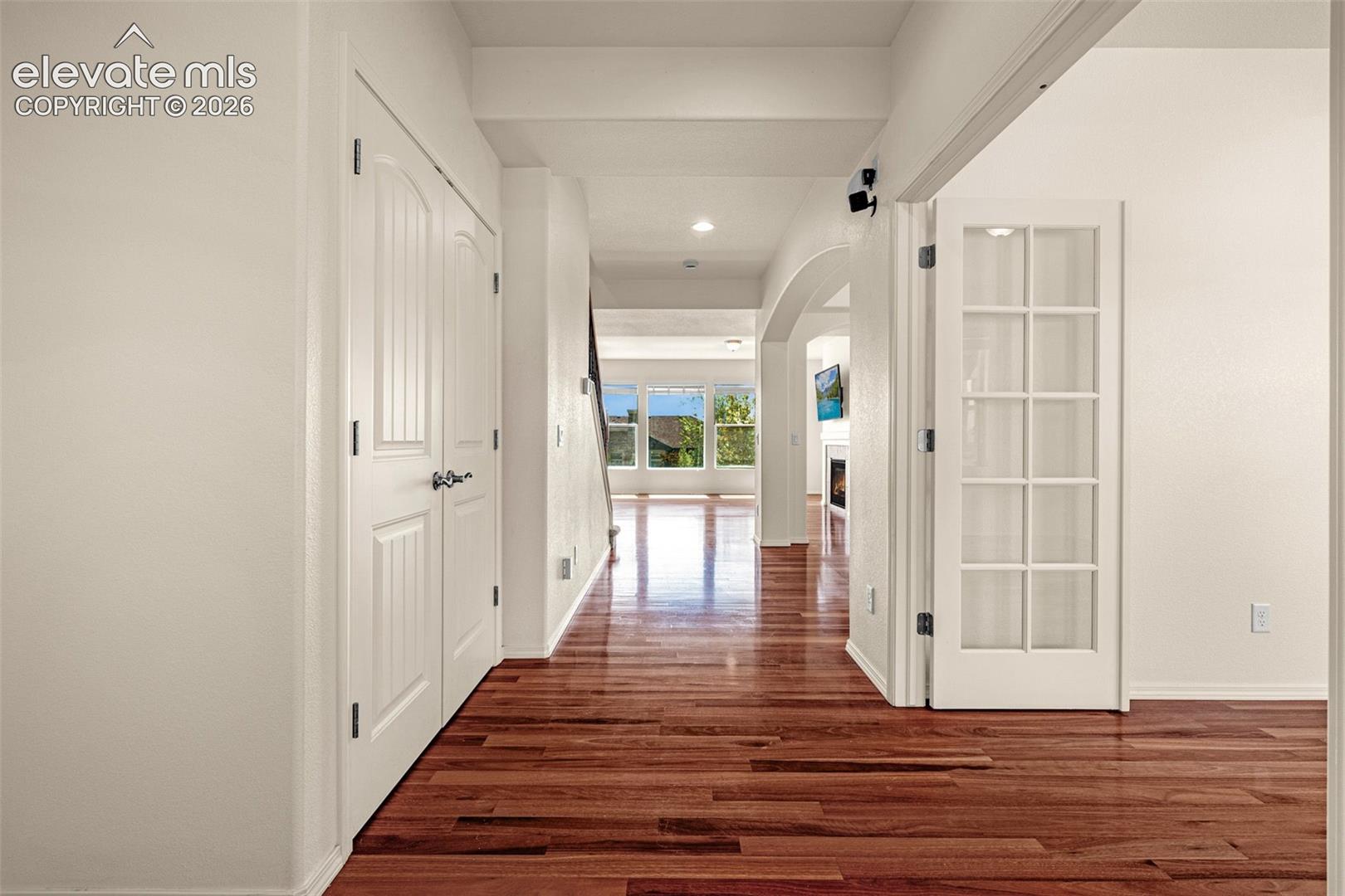 Listing photo 3 for 5917 Fergus Drive