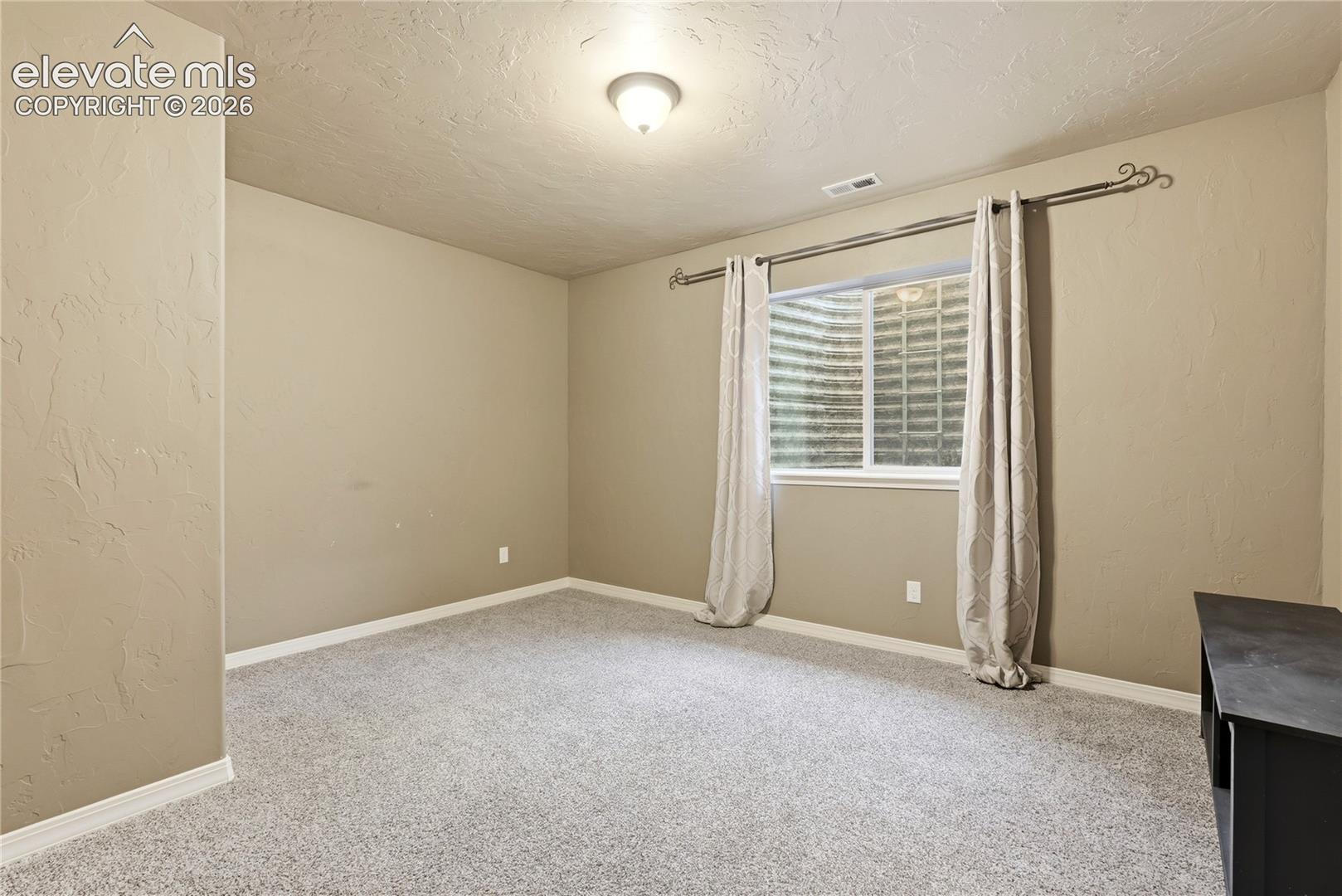 Listing photo 41 for 1908 Turnbull Drive