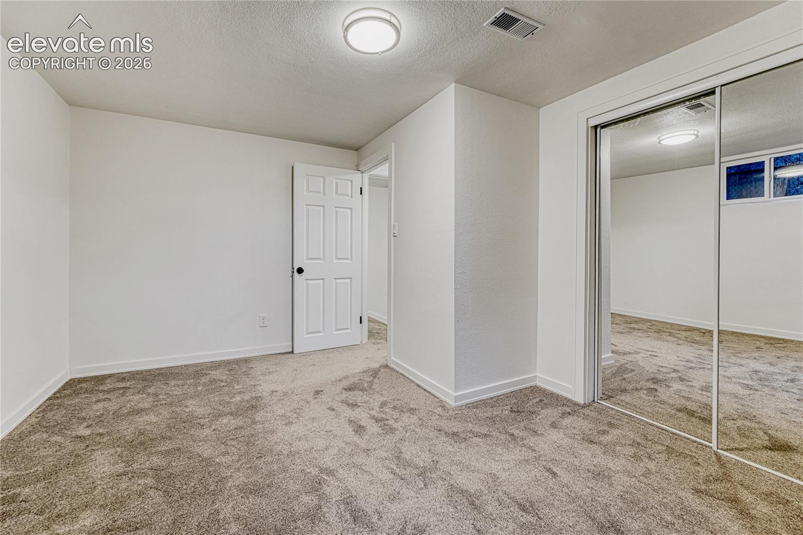 Listing photo 24 for 1221 E Madison Street