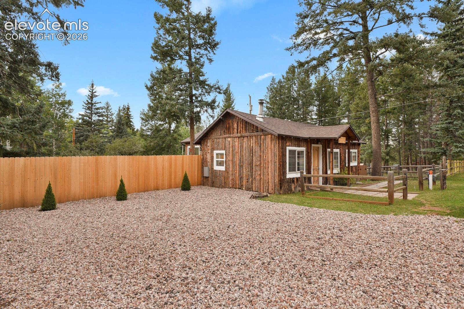 Listing photo 3 for 506 N Fairview Street