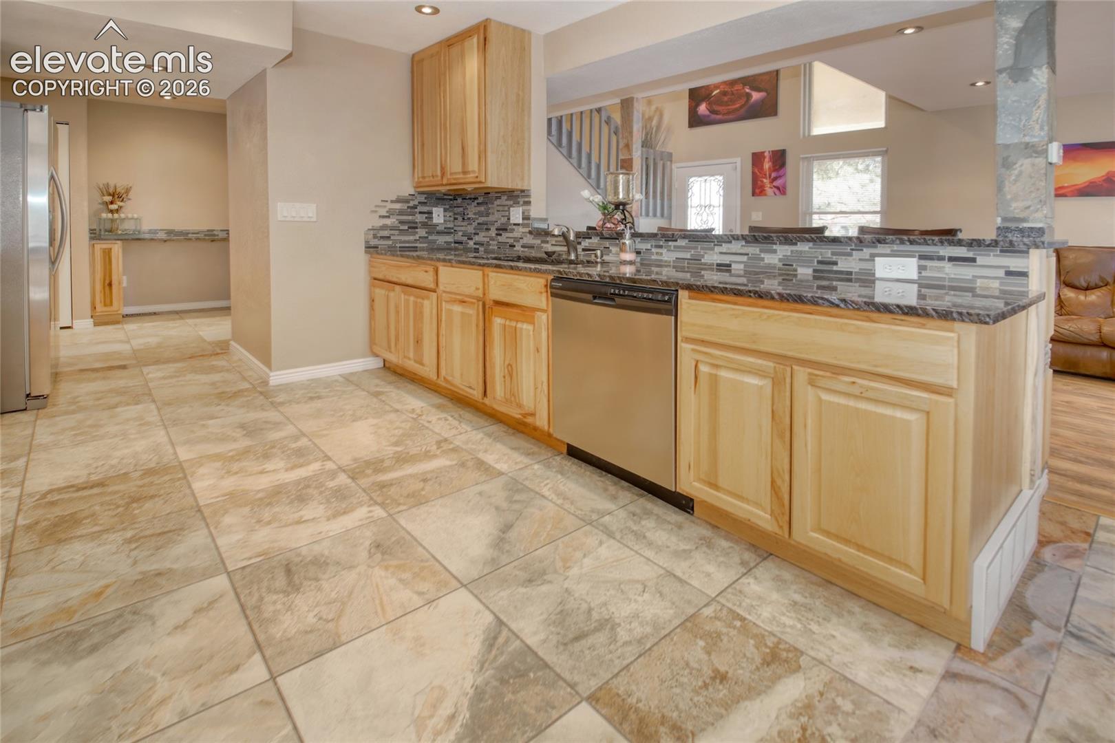 Listing photo 5 for 6425 Galway Drive