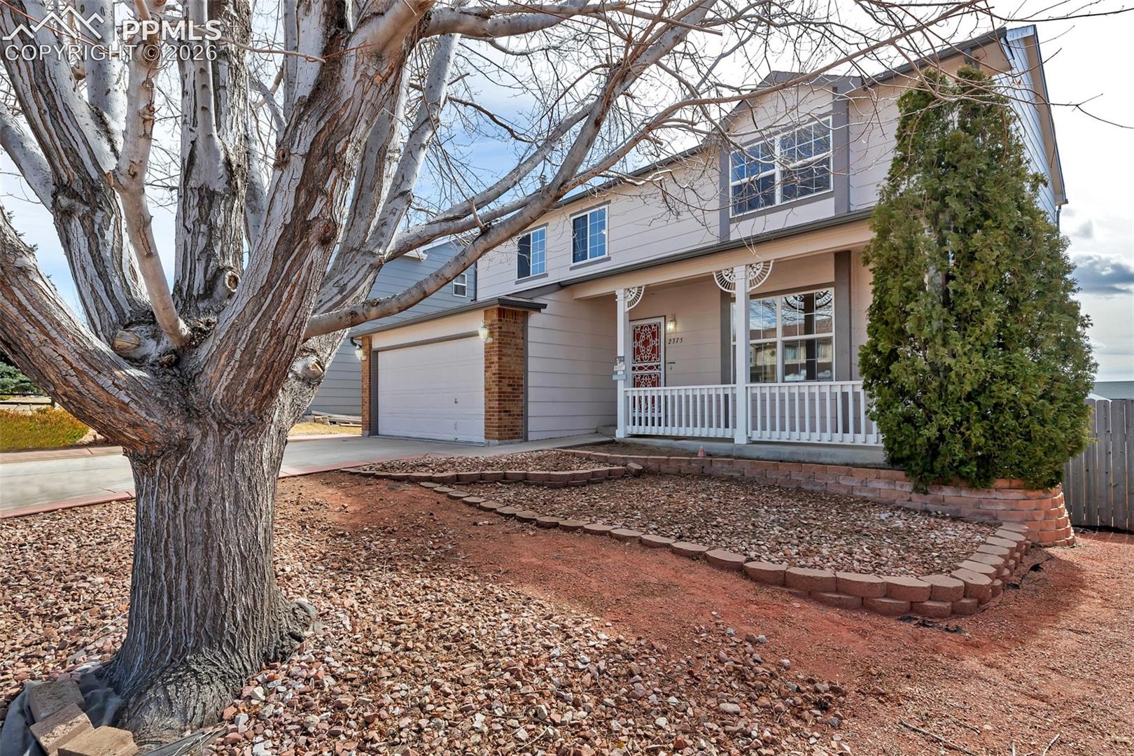 Listing photo 4 for 2375 Lisa Drive