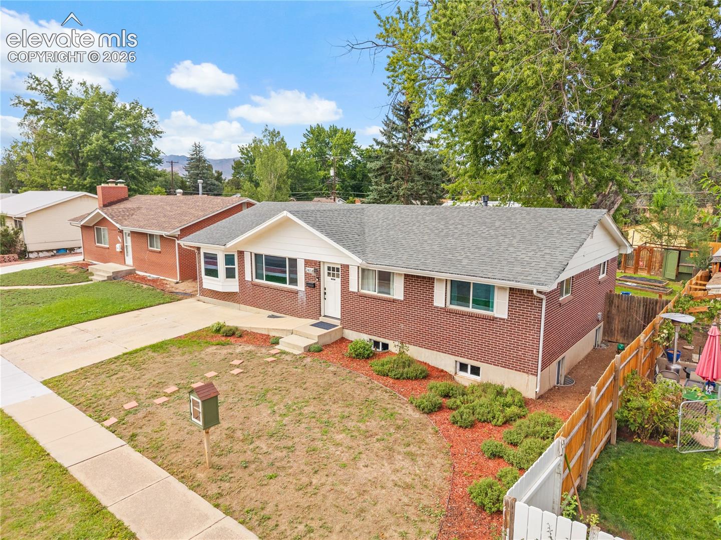 Listing photo 44 for 2414 E Caramillo Street
