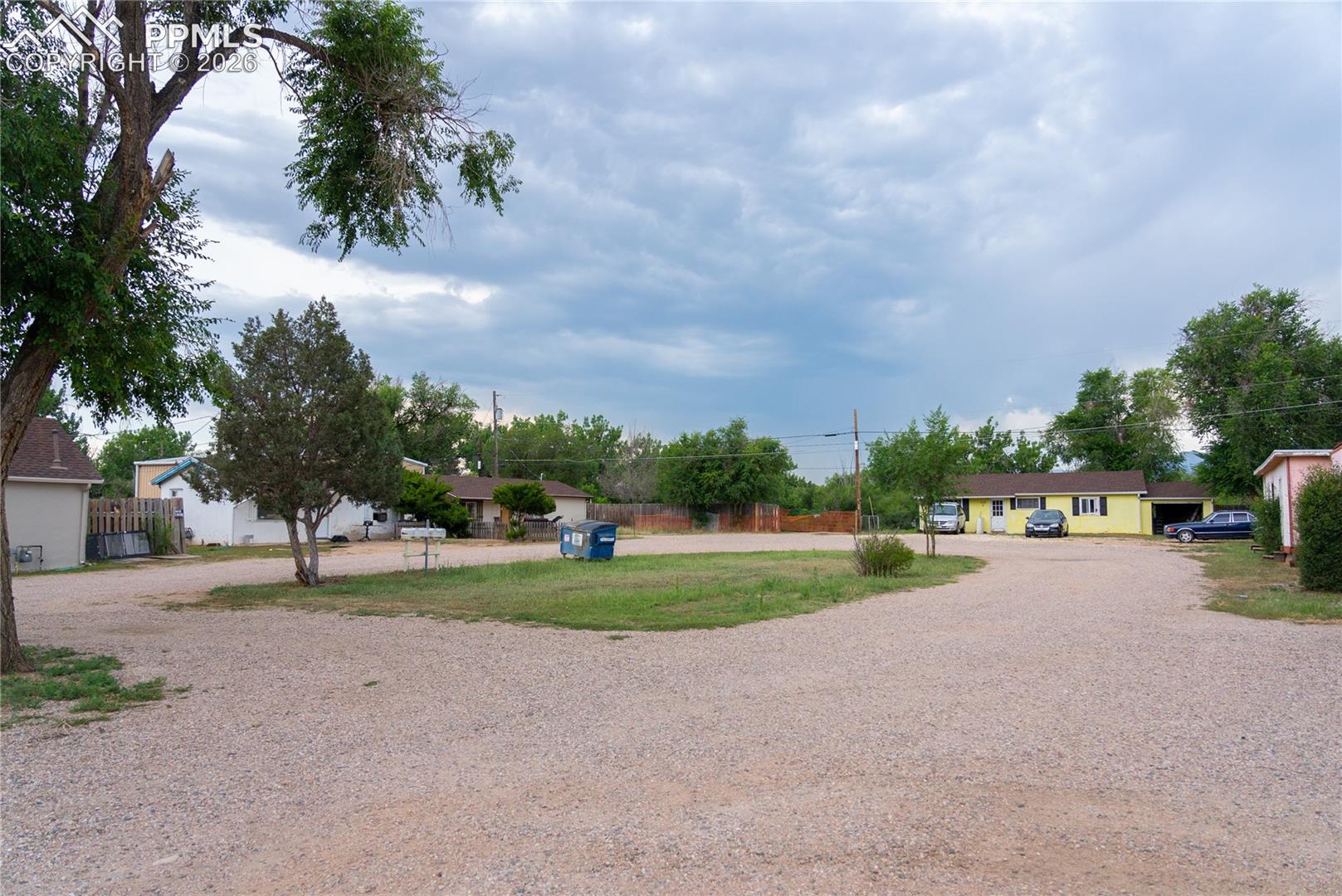Listing photo 11 for 325 S Santa Fe Avenue 1-3