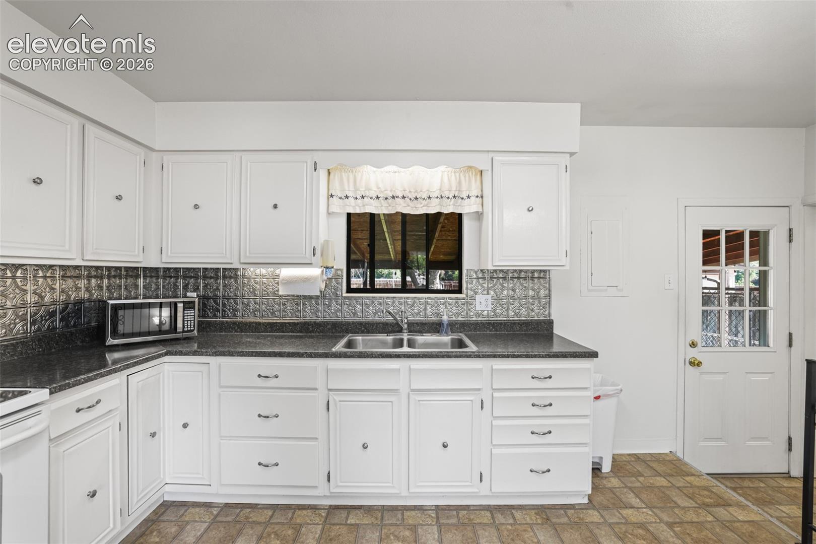 Listing photo 11 for 2021 Zinno Boulevard