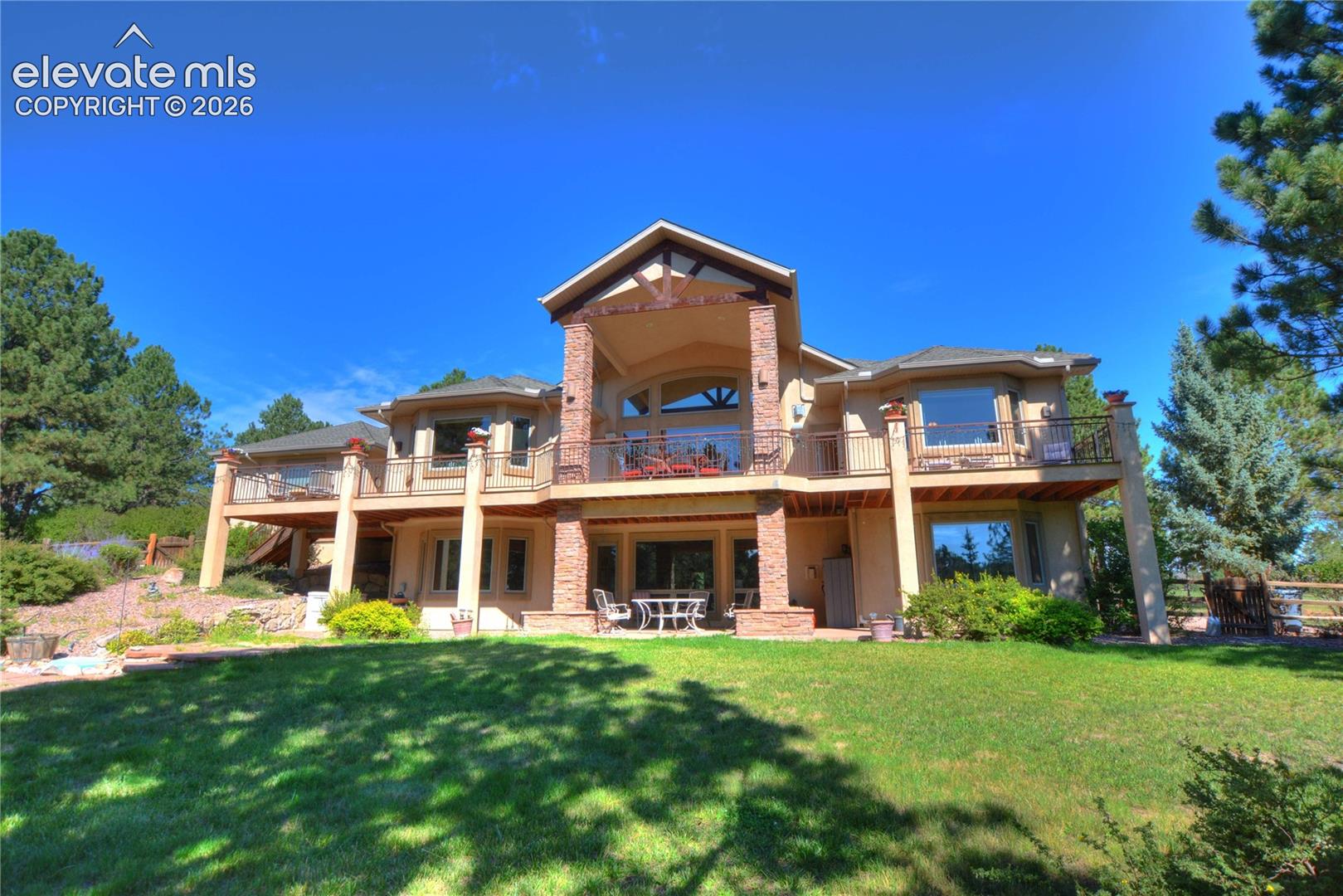 Listing photo 2 for 19315 Bardsley Place