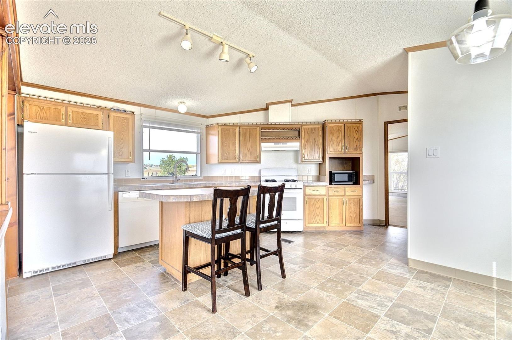 Listing photo 13 for 6375 Field View