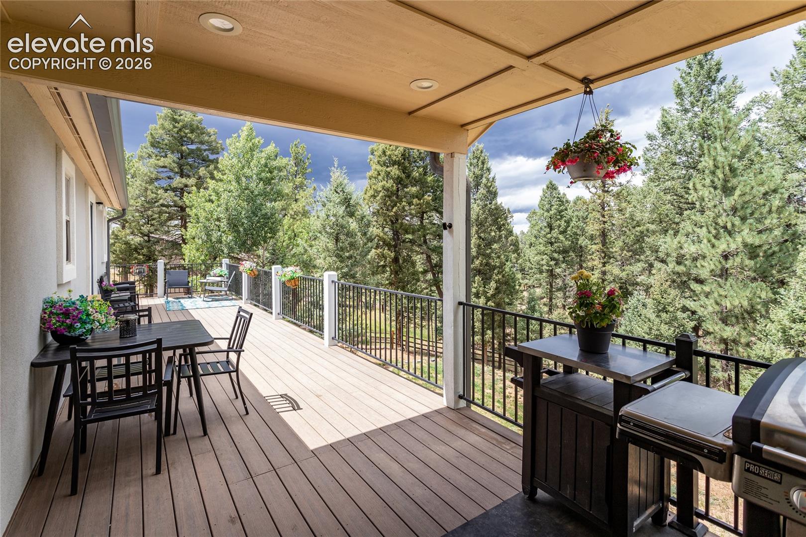 Listing photo 12 for 1427 N Mountain Estates Road