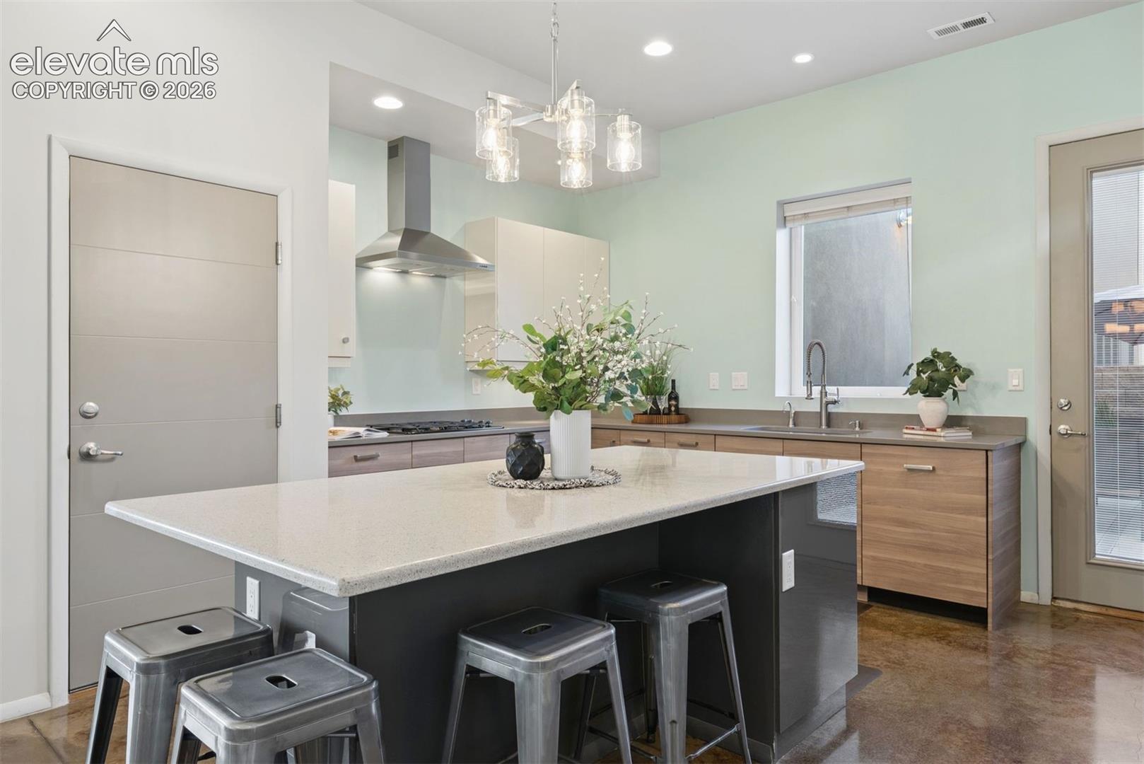 Listing photo 20 for 815 W Jefferson Street