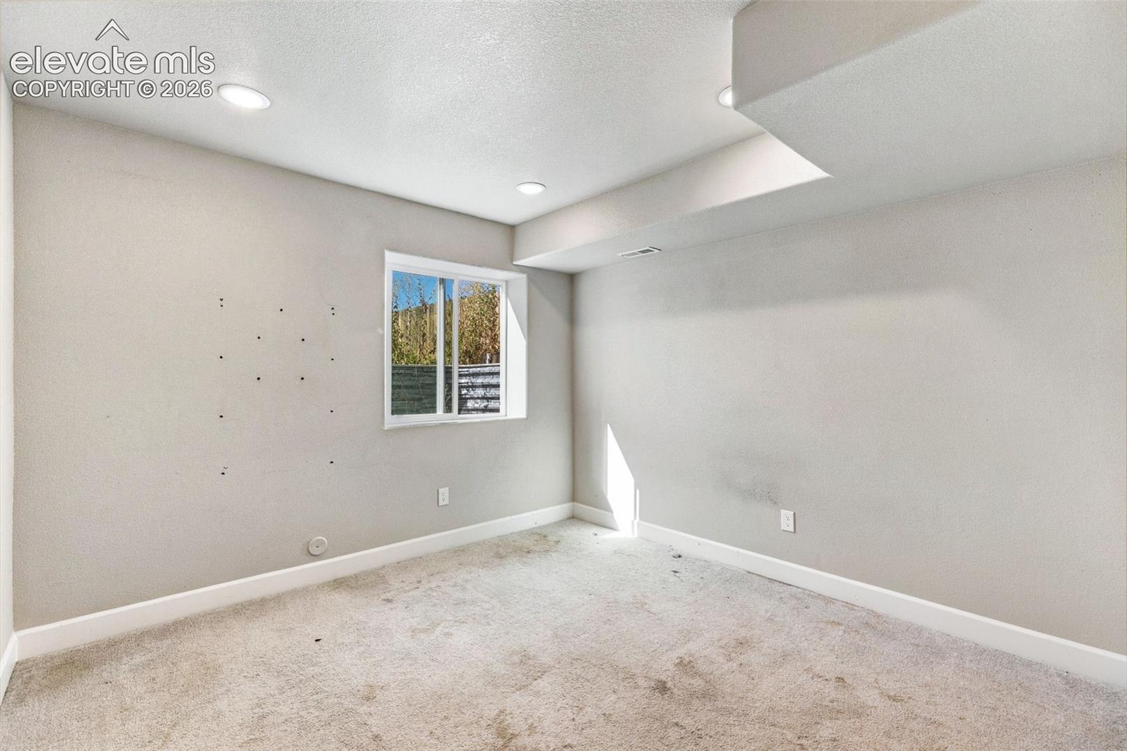 Listing photo 23 for 10621 Castor Drive