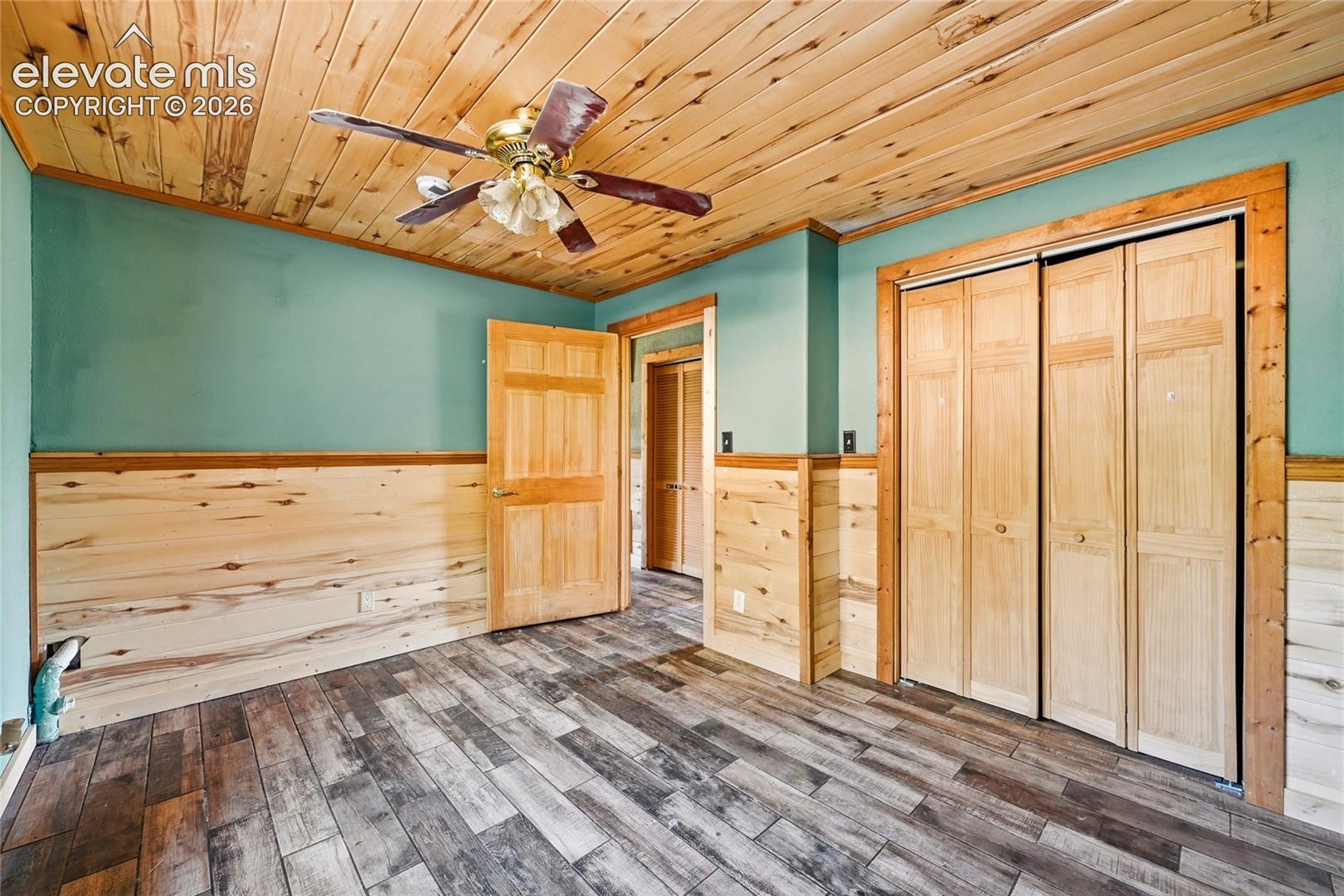 Listing photo 11 for 927 Stonehenge Drive