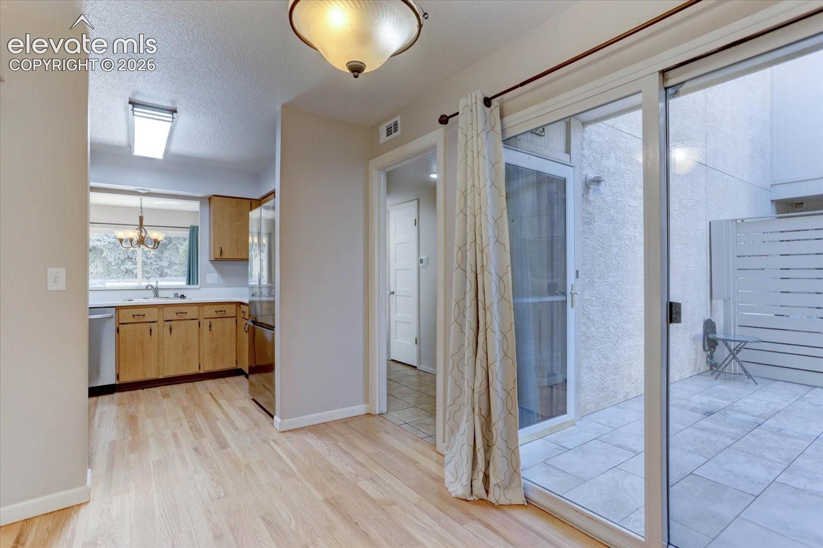 Listing photo 16 for 3330 Templeton Gap Road 55