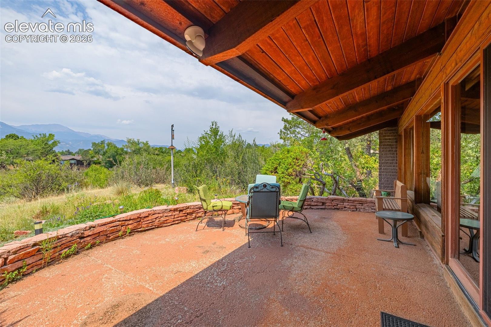 Listing photo 3 for 1210 E High Point Lane
