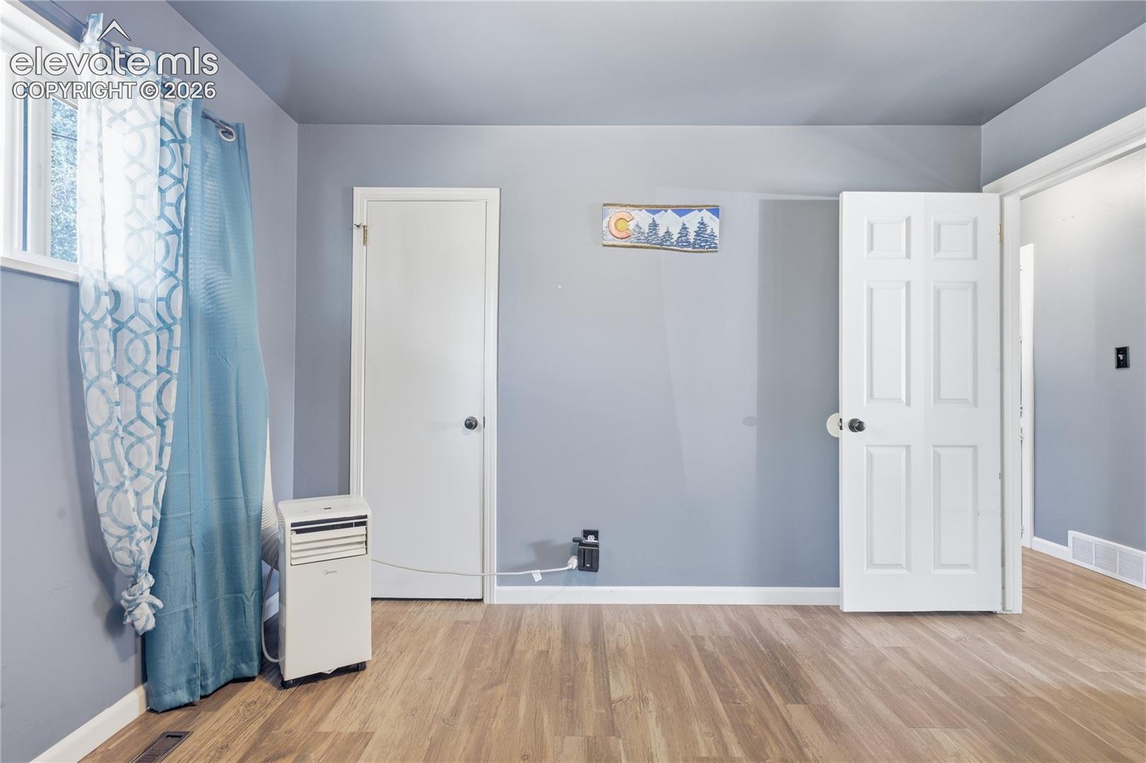 Listing photo 11 for 213 Jasper Drive