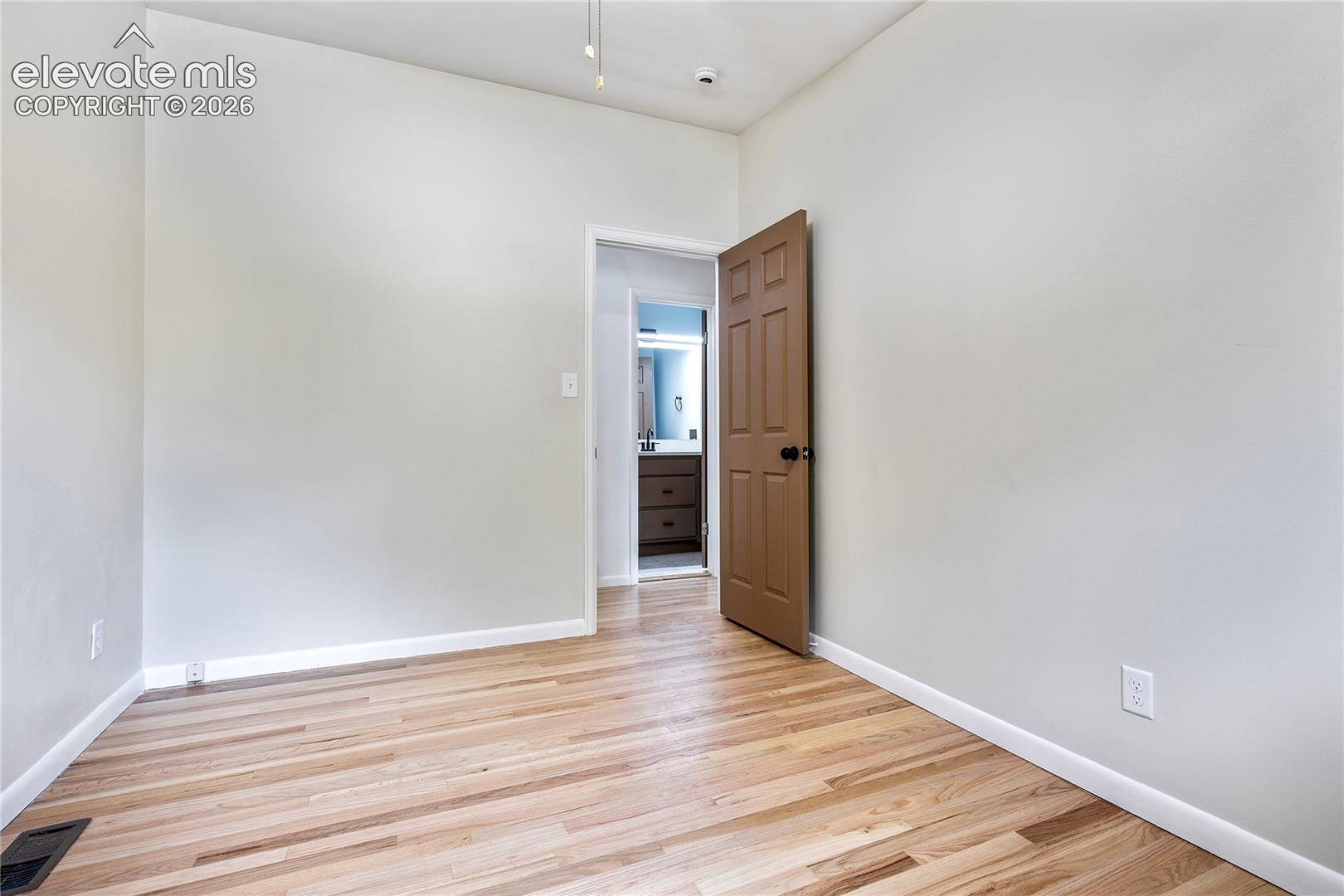 Listing photo 26 for 609 Crestridge Avenue